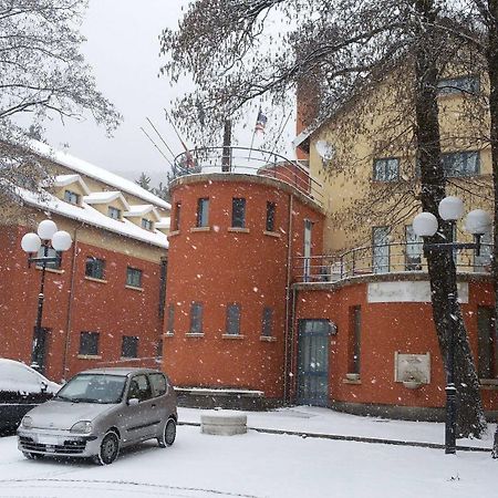 Hotel Cristallo Assergi Exteriör bild