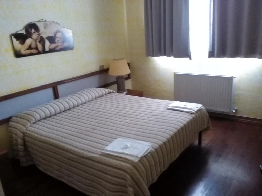 Hotel Cristallo Assergi Rum bild