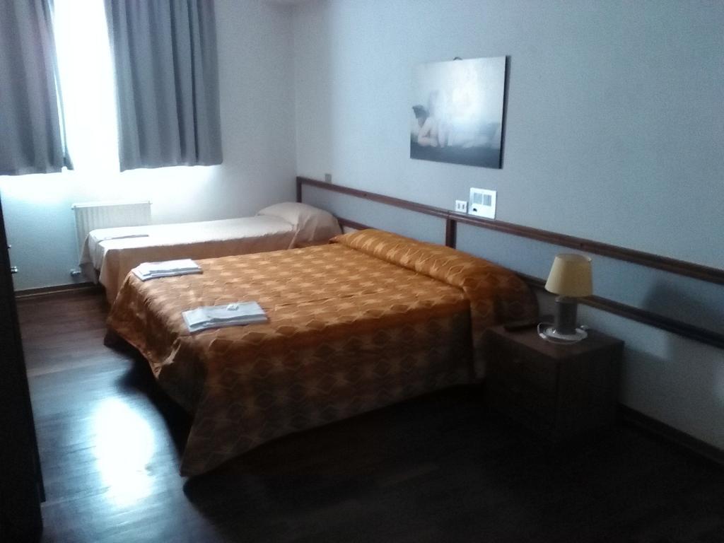 Hotel Cristallo Assergi Rum bild
