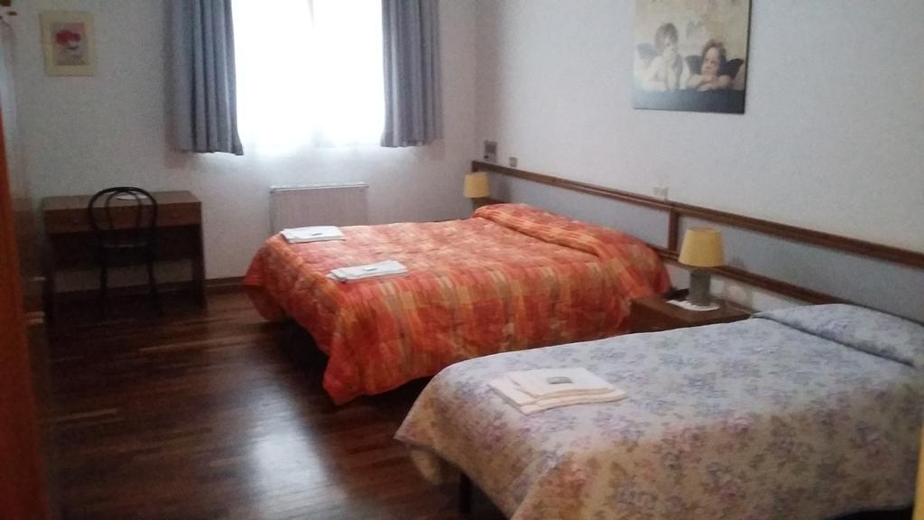 Hotel Cristallo Assergi Exteriör bild