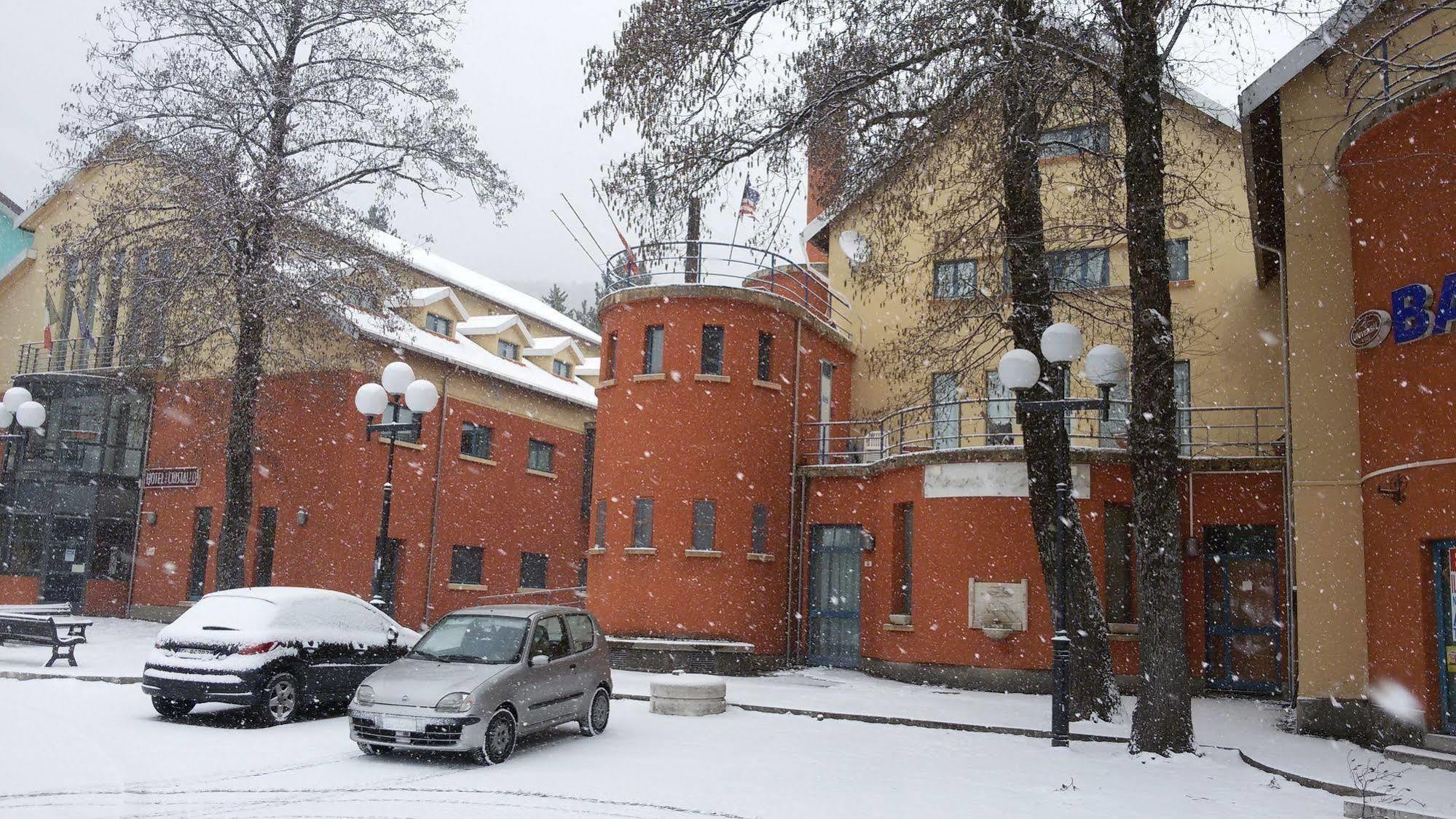 Hotel Cristallo Assergi Exteriör bild